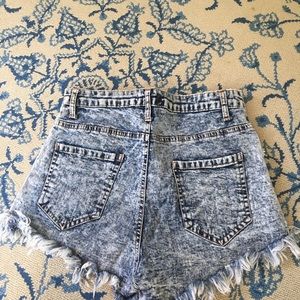 High waisted acid washed Daisy shorts
